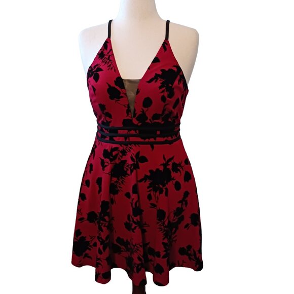 NEW Speechless Juniors Illusion Neckline Mini Fit & Flare Mini Dress Red Size 13 - Picture 3 of 13
